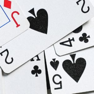 Strategi dan Teknik Mengira Kad dalam Poker
